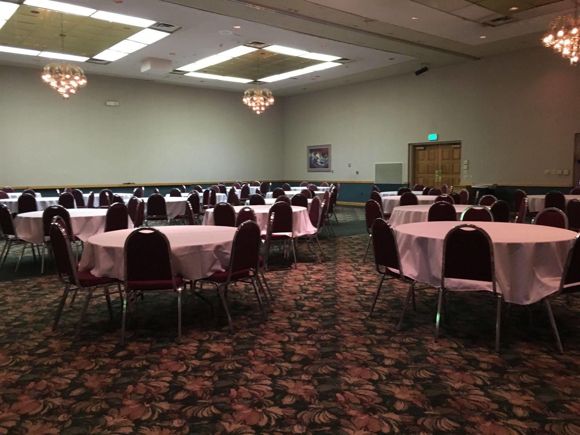 Rodeway Inn Conference Center Crawfordsville Exteriör bild